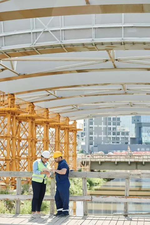 Acompanhamento presencial de obra e operação